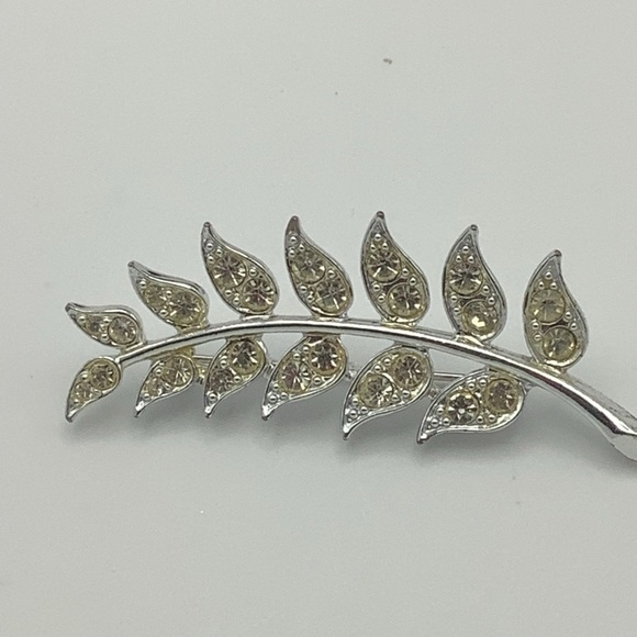 Sarah Coventry Rhinestone Leaf Shaped Brooch - Picture 3 of 5
